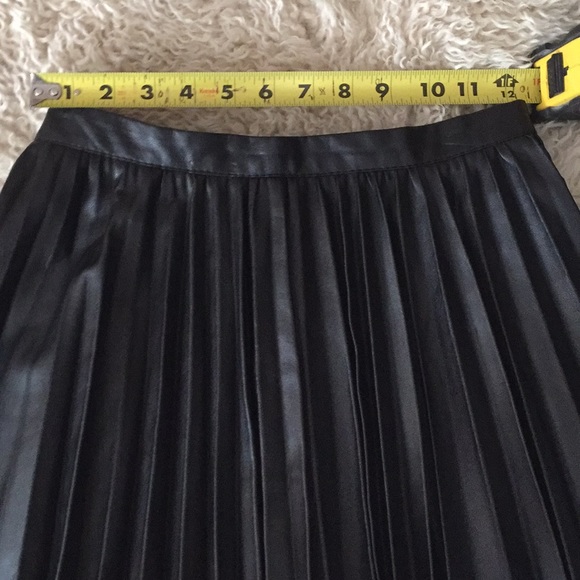H&M-blk polyester pleated mini skirt!like new! - Picture 5 of 5